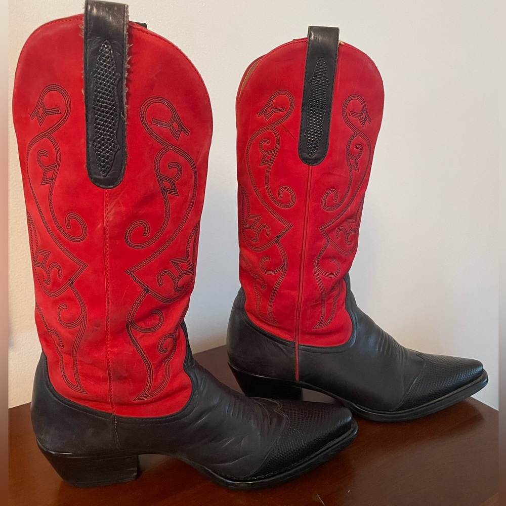 Red and Black Women’s Vintage Western Boots - Picture 2 of 5
